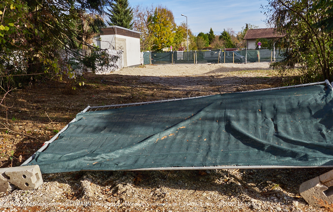 09.11.2022 - Abriss einer Villa am Hugo-Lang-Bogen 13 in Neuperlach-Trudering